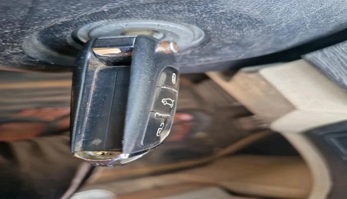 2015 Mahindra XUV500 W10 AT, Diesel, Automatic, 1,68,594 km, interior