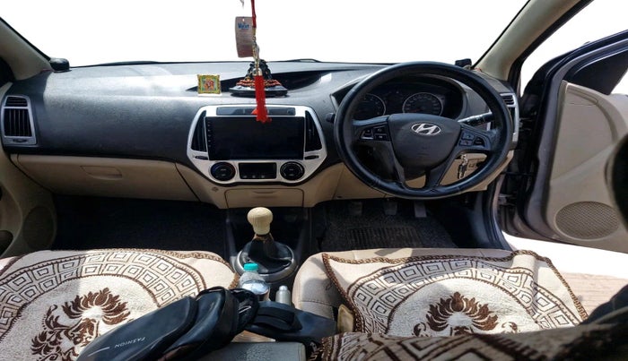 2014 Hyundai i20 SPORTZ 1.2, CNG, Manual, 1,61,277 km, interior