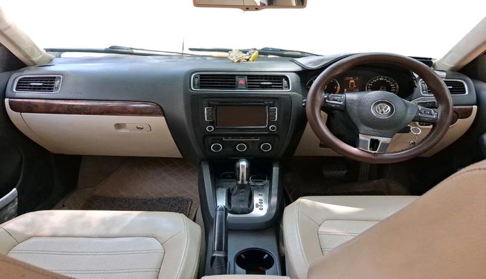 2012 Volkswagen Jetta HIGHLINE TDI AT, Diesel, Automatic, 1,17,189 km, interior