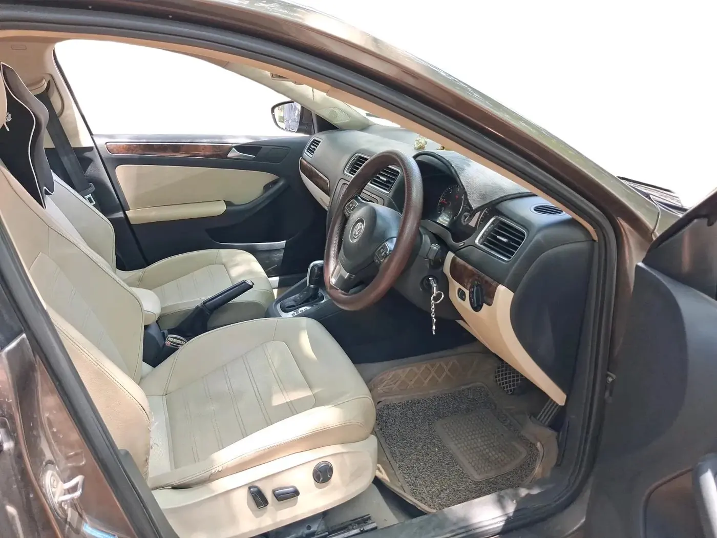 2012 Volkswagen Jetta HIGHLINE TDI AT, Diesel, Automatic, 1,17,189 km, interior