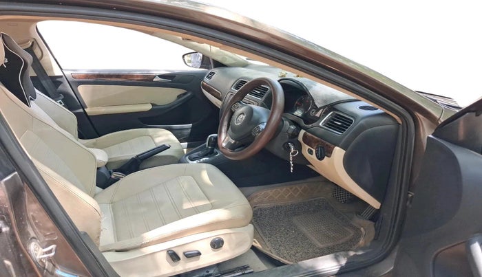 2012 Volkswagen Jetta HIGHLINE TDI AT, Diesel, Automatic, 1,17,189 km, interior