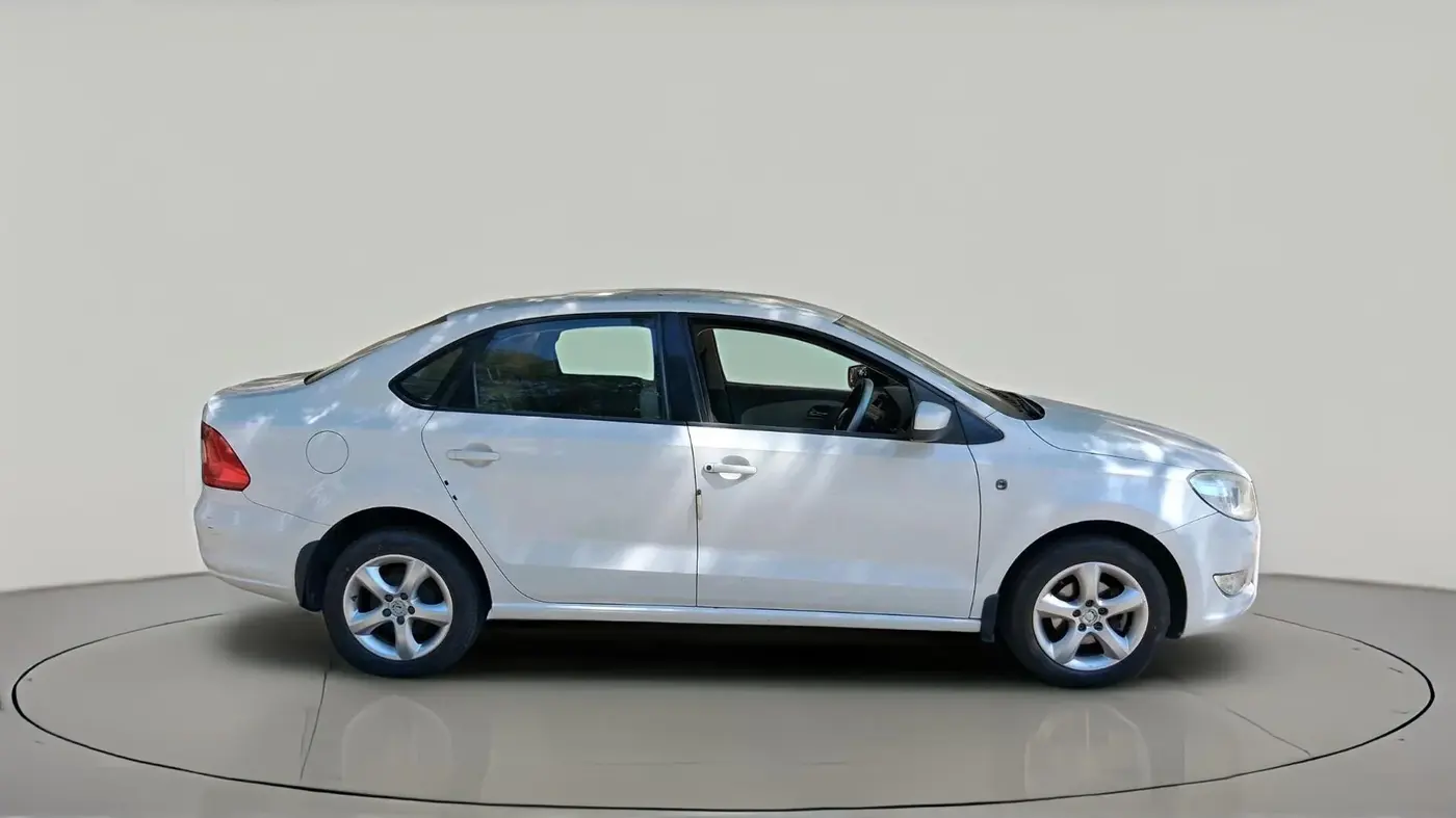 2012 Skoda Rapid ELEGANCE 1.6 MPI MT, Petrol, Manual, 62,245 km, exterior