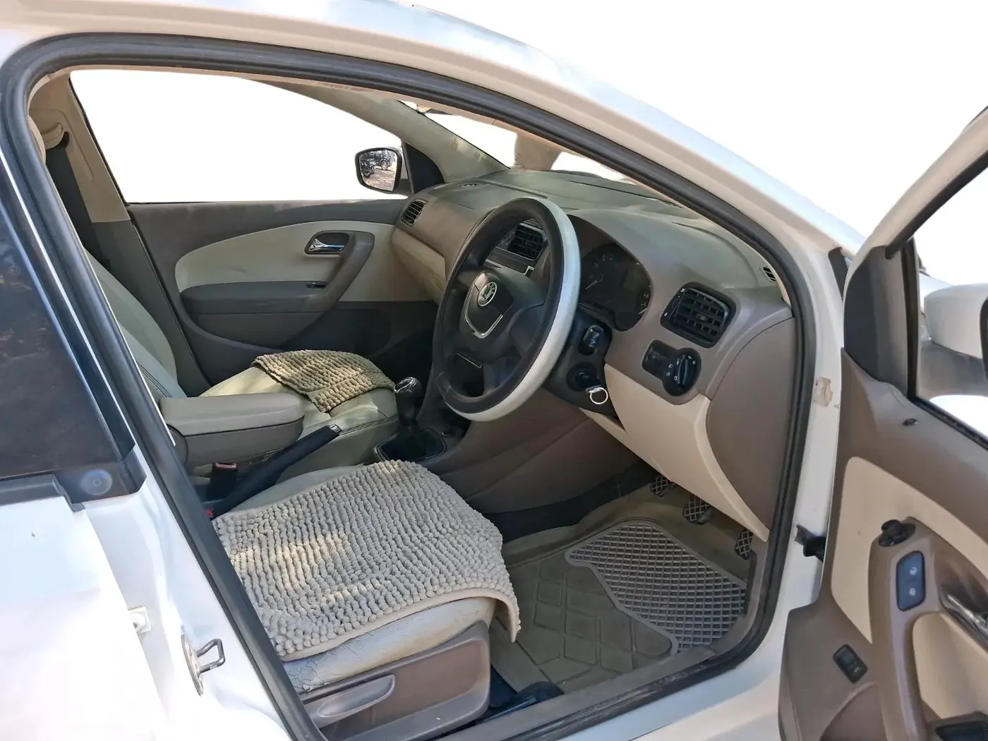 2012 Skoda Rapid ELEGANCE 1.6 MPI MT, Petrol, Manual, 62,245 km, interior