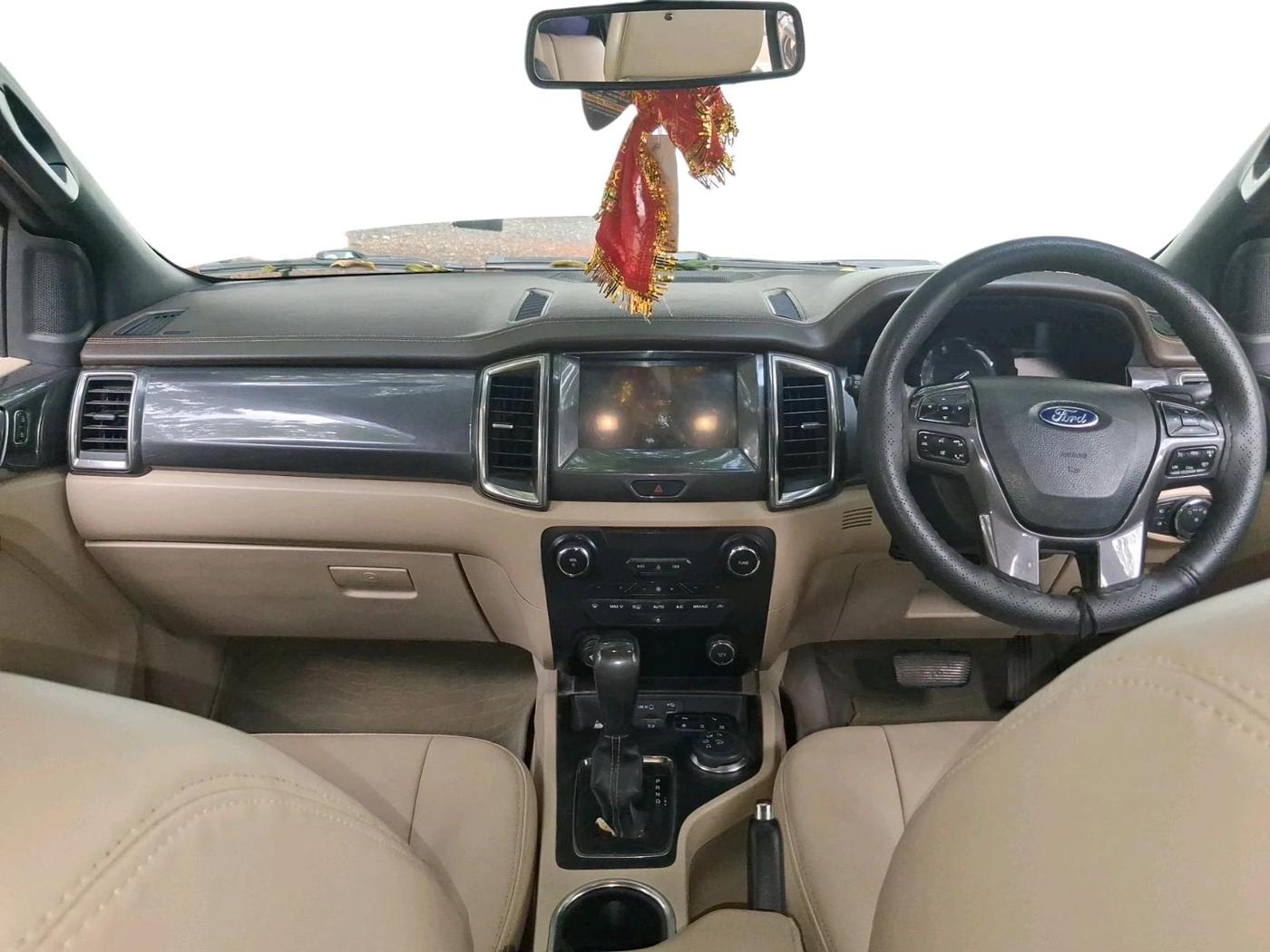 2016 Ford Endeavour TITANIUM 3.2 4X4 AT, Diesel, Automatic, 88,905 km, interior