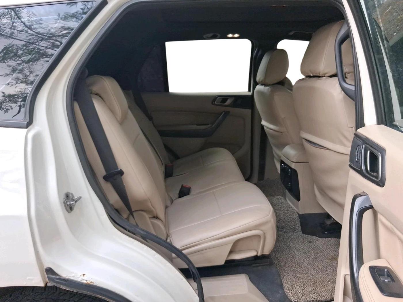 2016 Ford Endeavour TITANIUM 3.2 4X4 AT, Diesel, Automatic, 88,905 km, interior