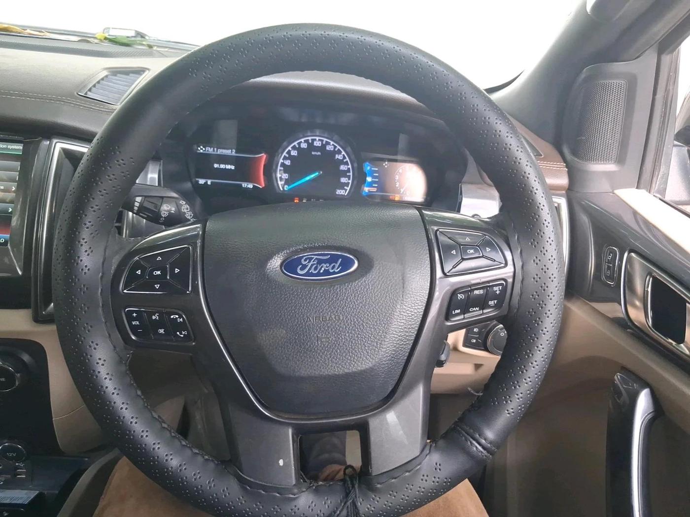 2016 Ford Endeavour TITANIUM 3.2 4X4 AT, Diesel, Automatic, 88,905 km, interior