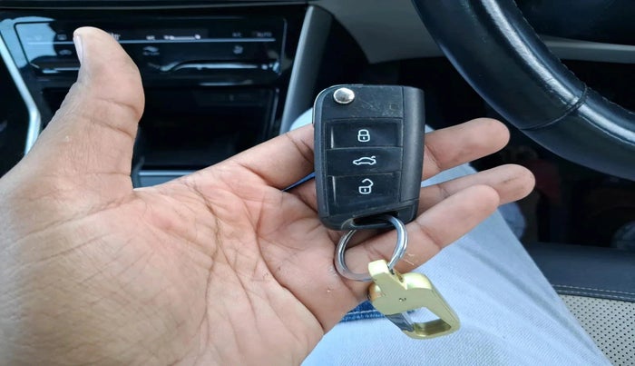 2023 Volkswagen VIRTUS TOPLINE TSI 1.0 AT, Petrol, Automatic, 37,713 km, interior