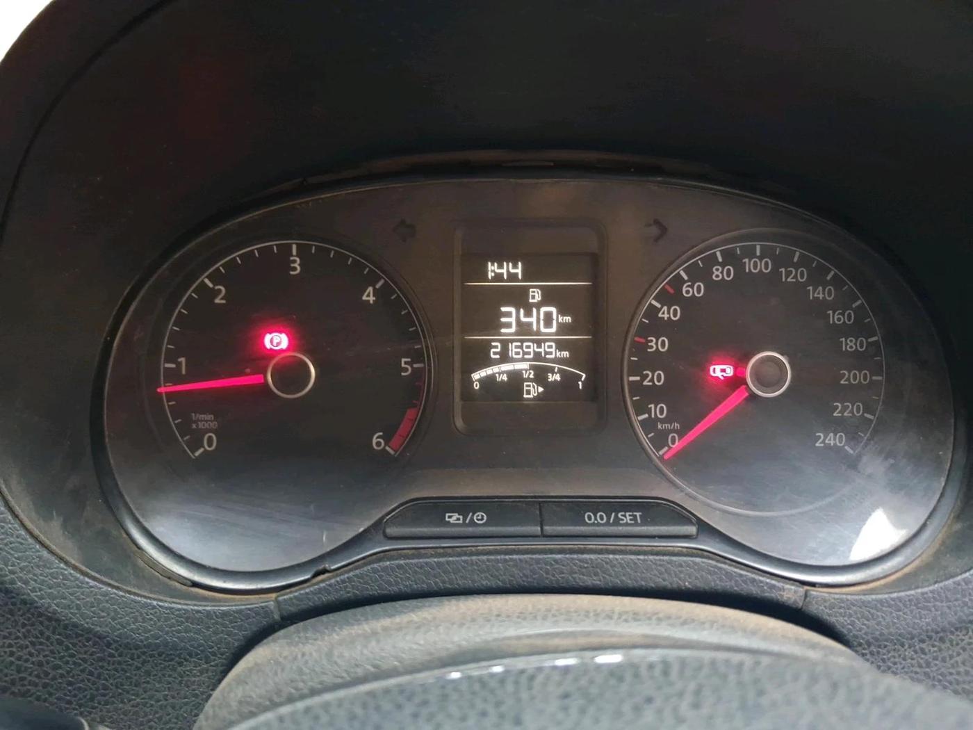 2014 Volkswagen Polo HIGHLINE1.5L, Diesel, Manual, 2,16,949 km, interior