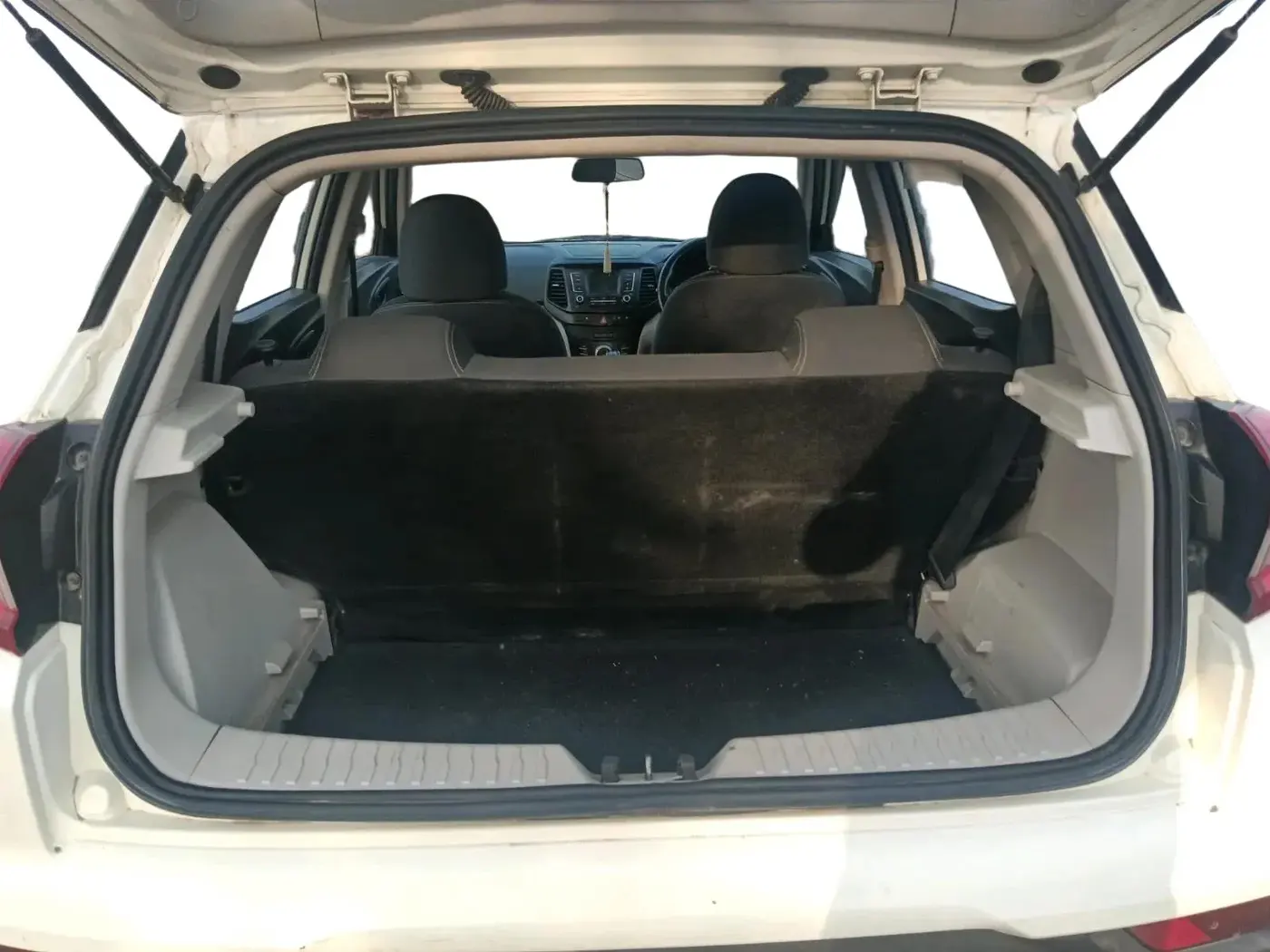 2023 Mahindra XUV300 W6 1.5 Diesel, Diesel, Manual, 82,000 km, exterior