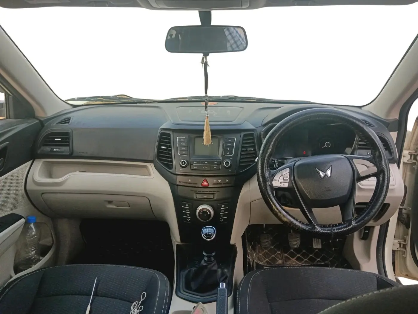 2023 Mahindra XUV300 W6 1.5 Diesel, Diesel, Manual, 82,000 km, interior