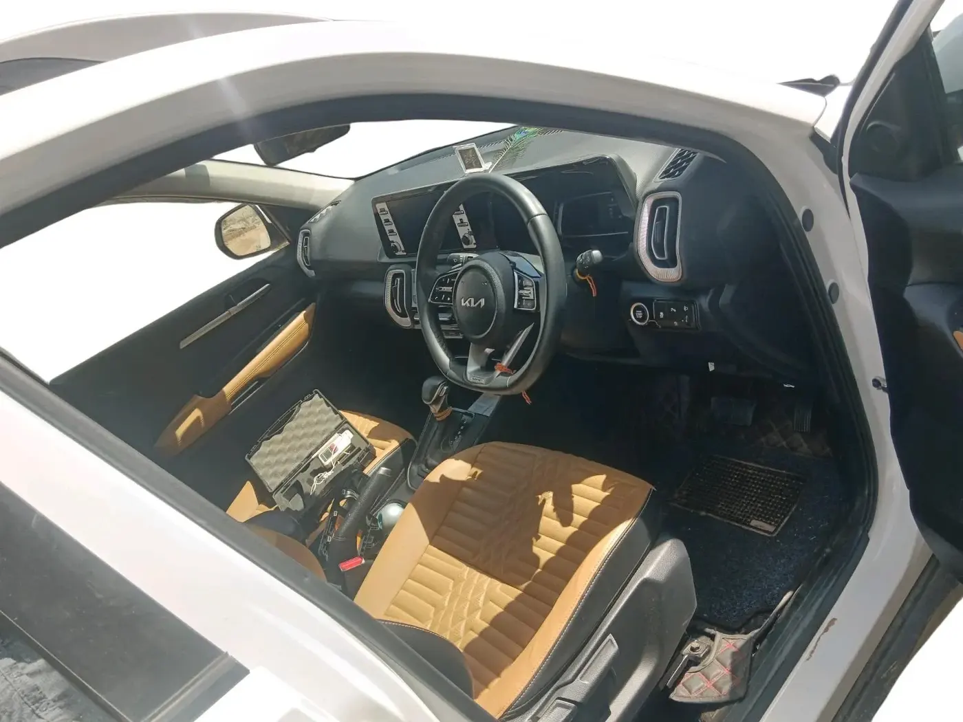 2024 KIA SONET 	 HTX 1.0 TURBO DCT, Petrol, Automatic, 17,862 km, interior