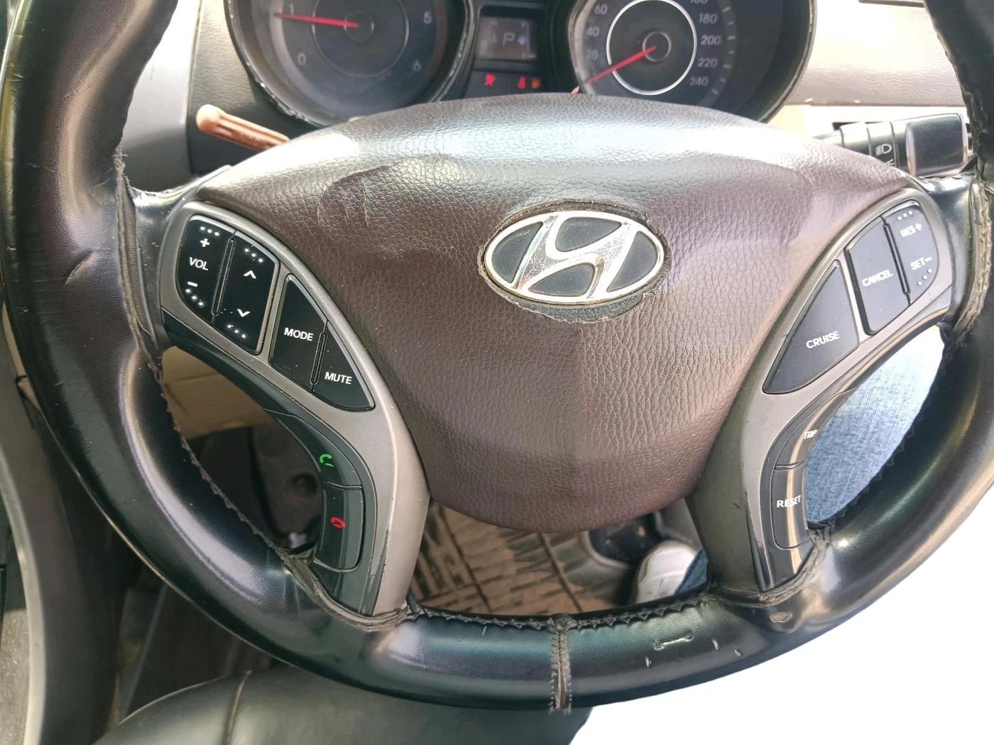 2012 Hyundai New Elantra 1.6 SX AT DIESEL, Diesel, Automatic, 1,25,716 km, interior