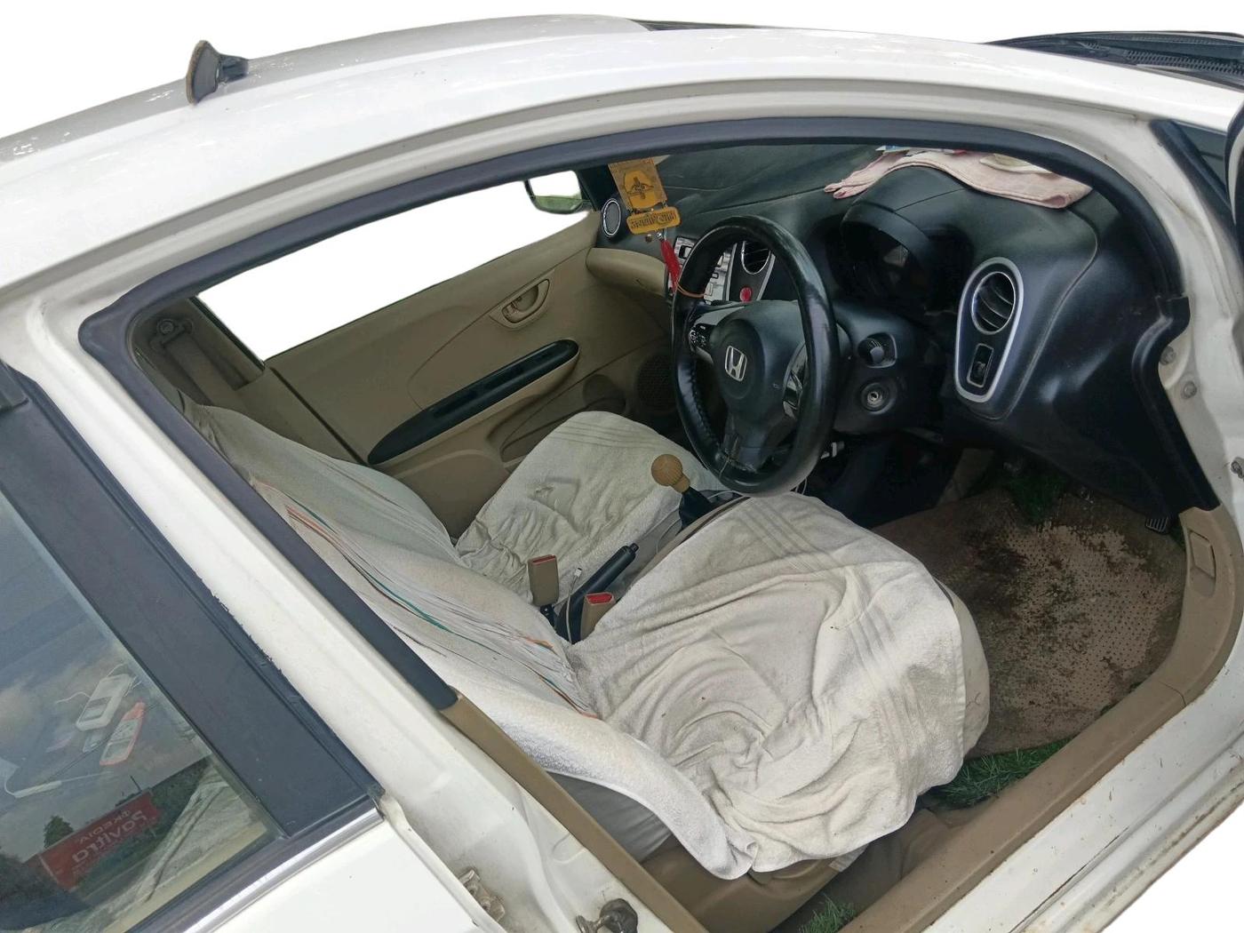 2014 Honda Mobilio 1.5L I-DTEC S, Diesel, Manual, 1,72,072 km, interior