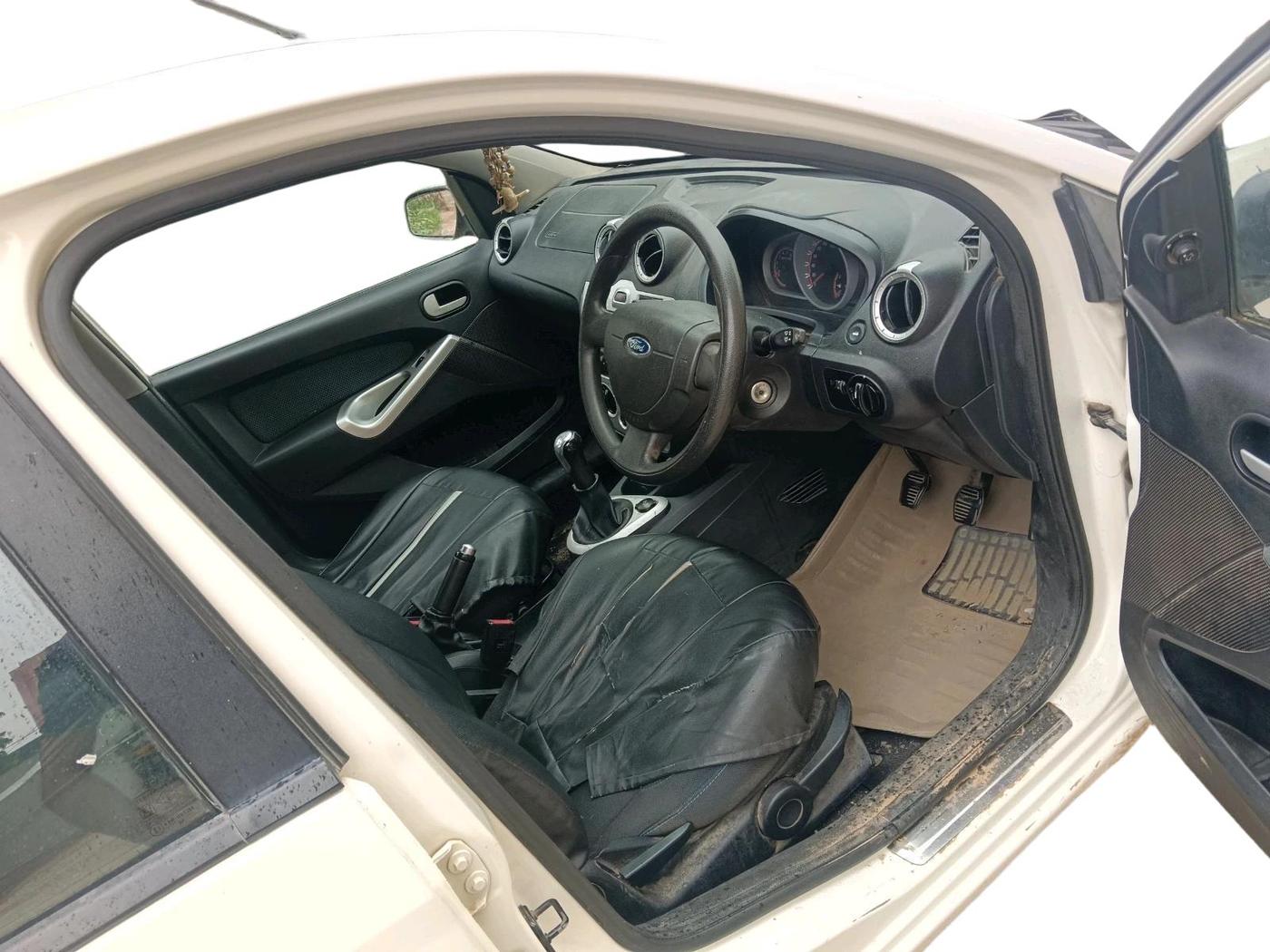2015 Ford New Figo TITANIUM 1.2 PETROL MT, Petrol, Manual, 1,13,944 km, interior