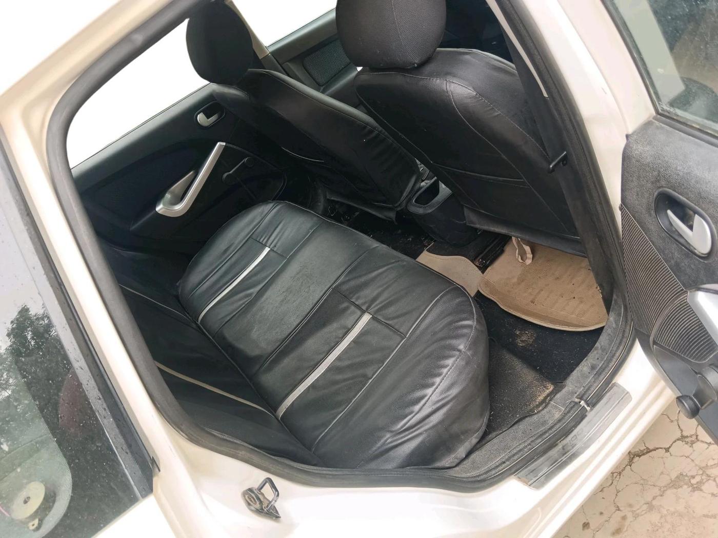 2015 Ford New Figo TITANIUM 1.2 PETROL MT, Petrol, Manual, 1,13,944 km, interior