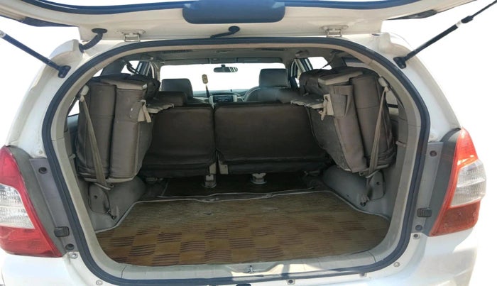 2014 Toyota Innova 2.5 GX 7 STR, Diesel, Manual, 1,94,264 km, exterior