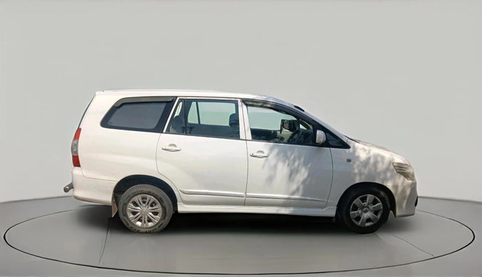 2014 Toyota Innova 2.5 GX 7 STR, Diesel, Manual, 1,94,264 km, exterior