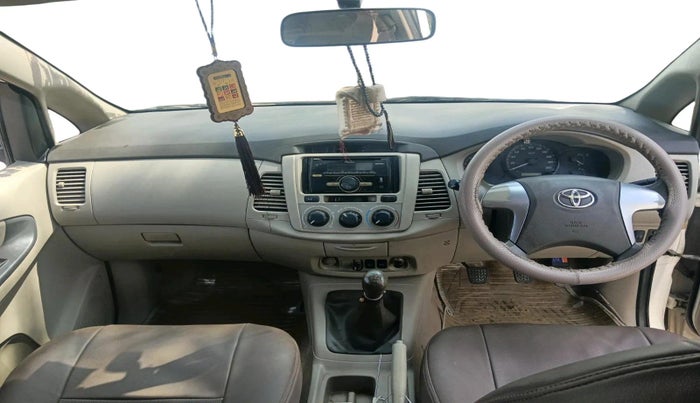 2014 Toyota Innova 2.5 GX 7 STR, Diesel, Manual, 1,94,264 km, interior