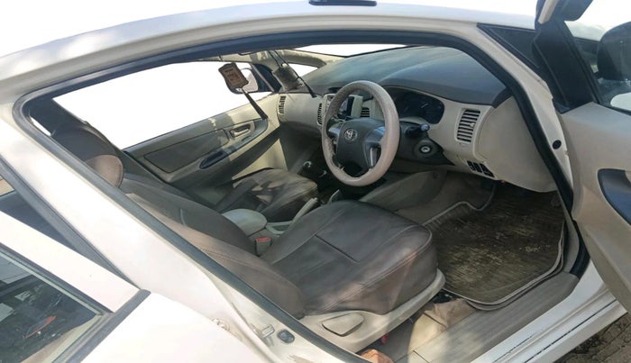 2014 Toyota Innova 2.5 GX 7 STR, Diesel, Manual, 1,94,264 km, interior