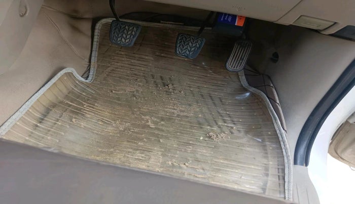 2014 Toyota Innova 2.5 GX 7 STR, Diesel, Manual, 1,94,264 km, interior