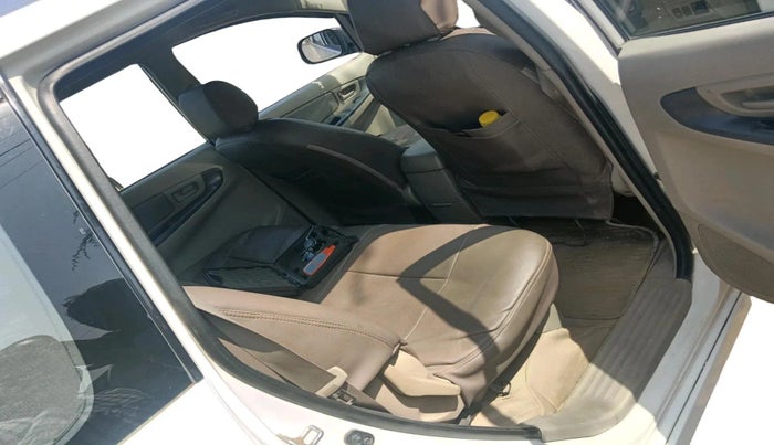 2014 Toyota Innova 2.5 GX 7 STR, Diesel, Manual, 1,94,264 km, interior