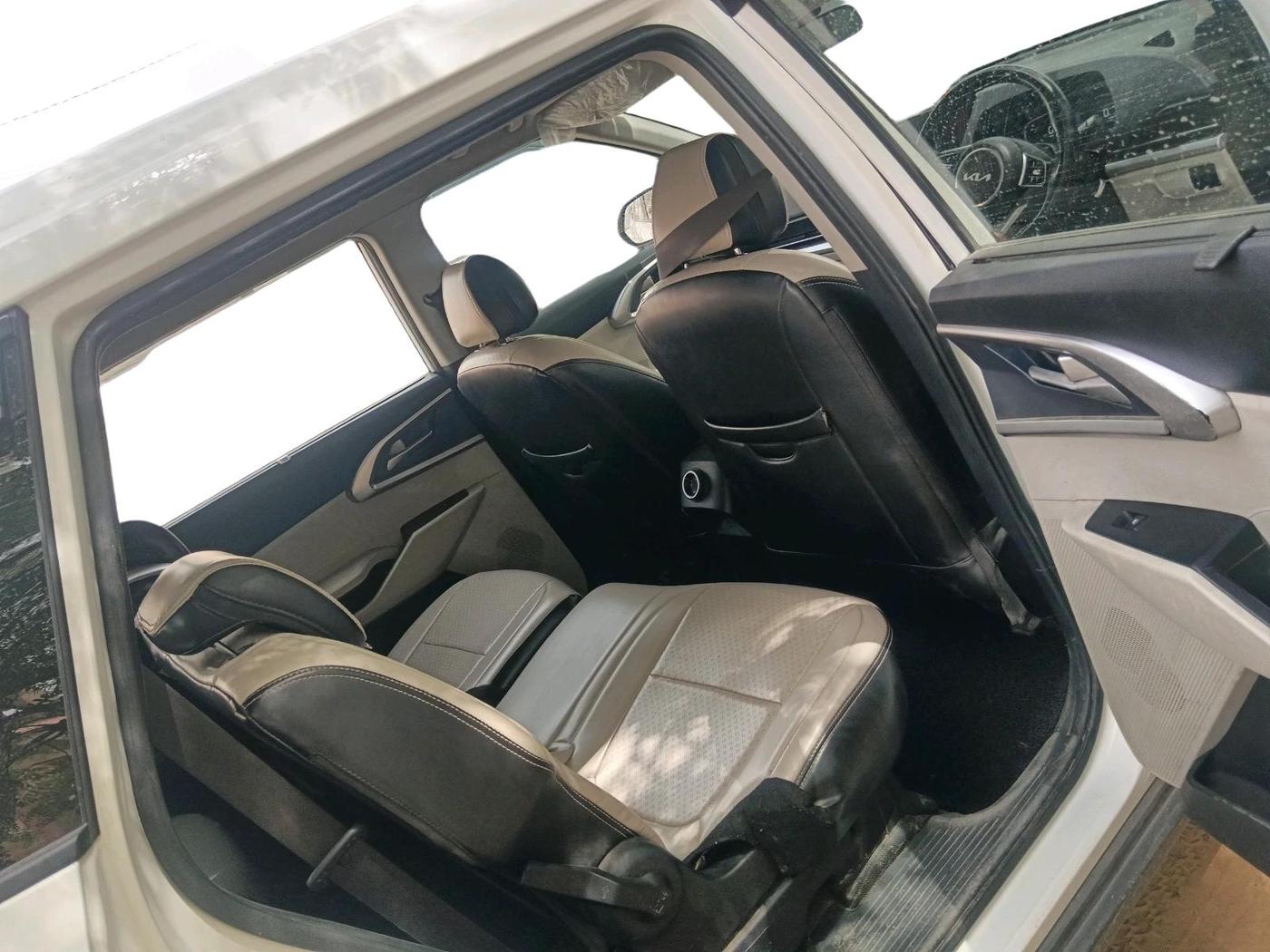 2024 KIA CARENS Premium (O) 1.5 Diesel MT 7 STR, Diesel, Manual, 1,07,367 km, interior