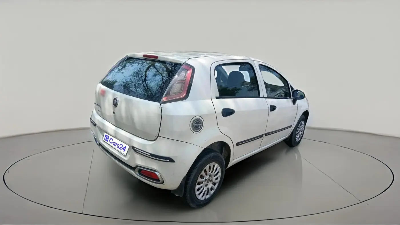 2015 Fiat Punto EVO ACTIVE 1.3 MULTIJET, Diesel, Manual, 2,85,677 km, exterior