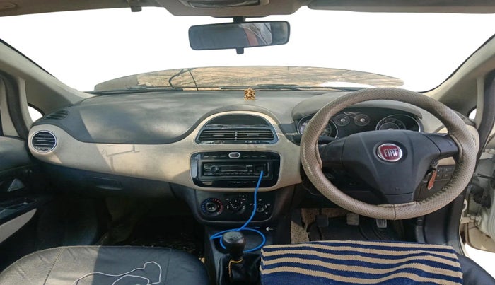 2015 Fiat Punto EVO ACTIVE 1.3 MULTIJET, Diesel, Manual, 2,85,677 km, interior