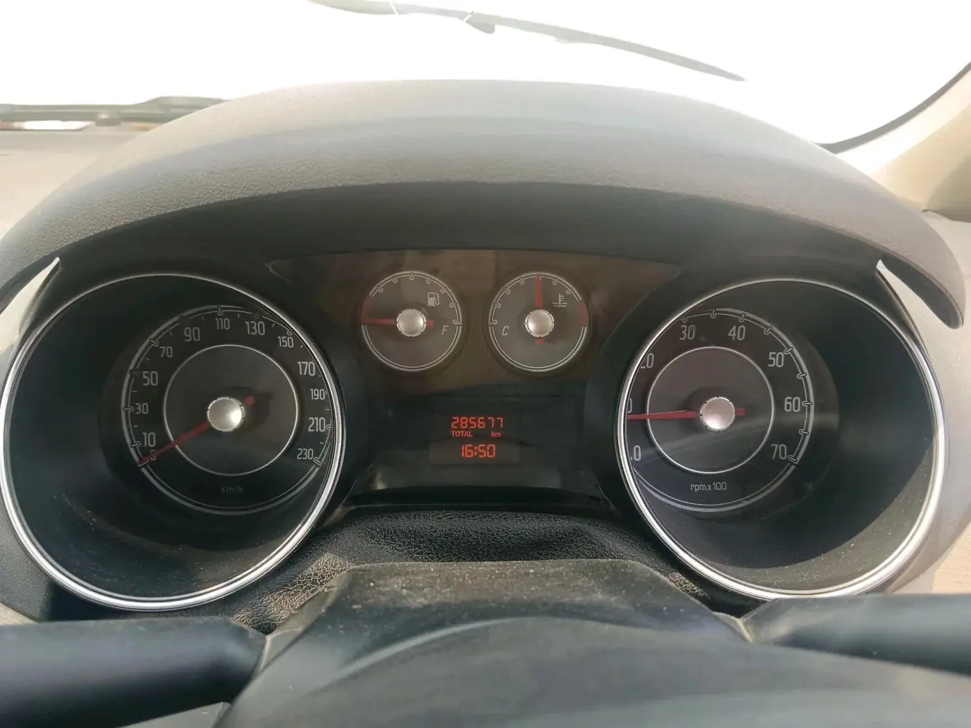 2015 Fiat Punto EVO ACTIVE 1.3 MULTIJET, Diesel, Manual, 2,85,677 km, interior