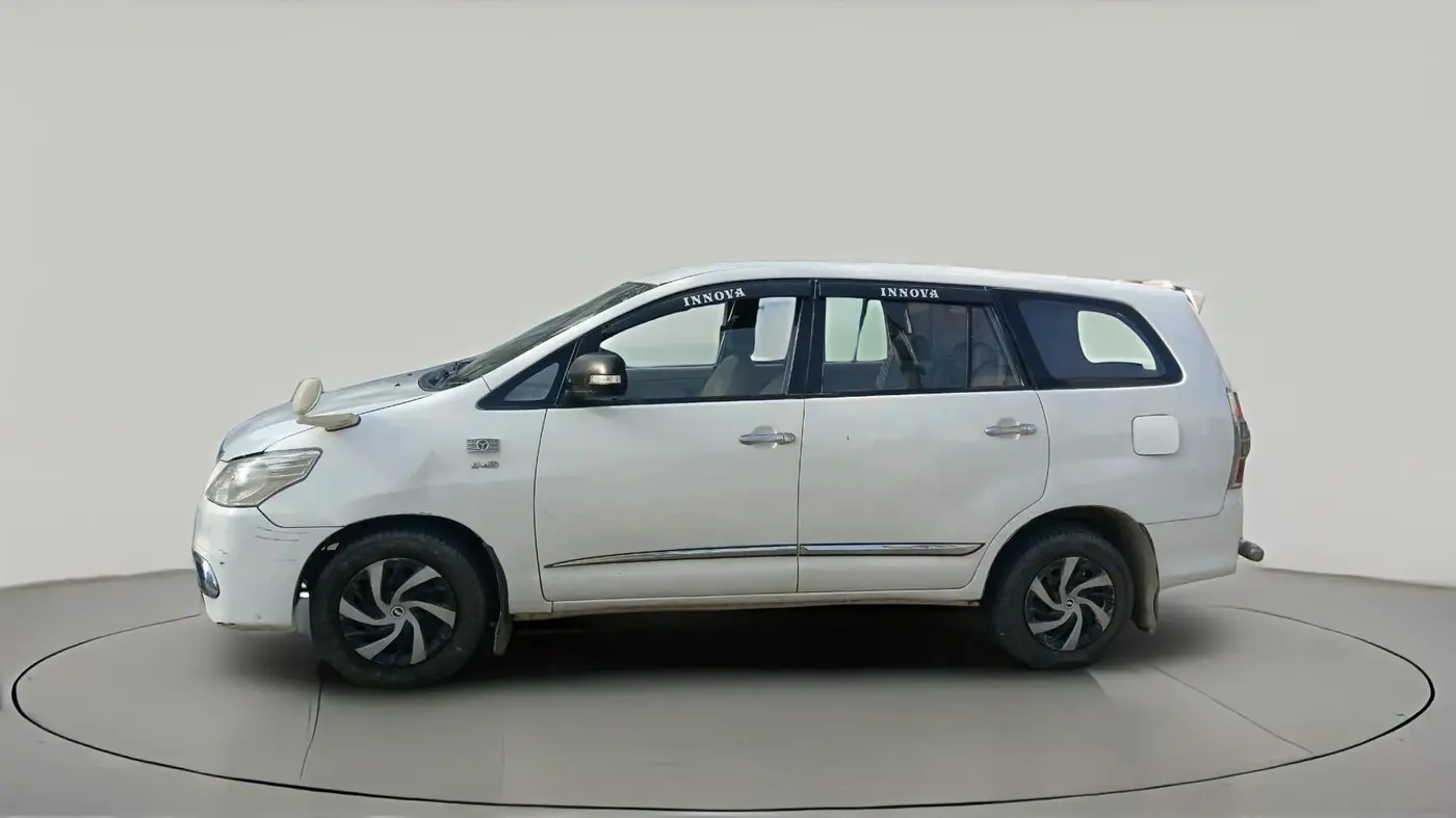 2013 Toyota Innova G1 2.5, Diesel, Manual, 30,933 km, exterior
