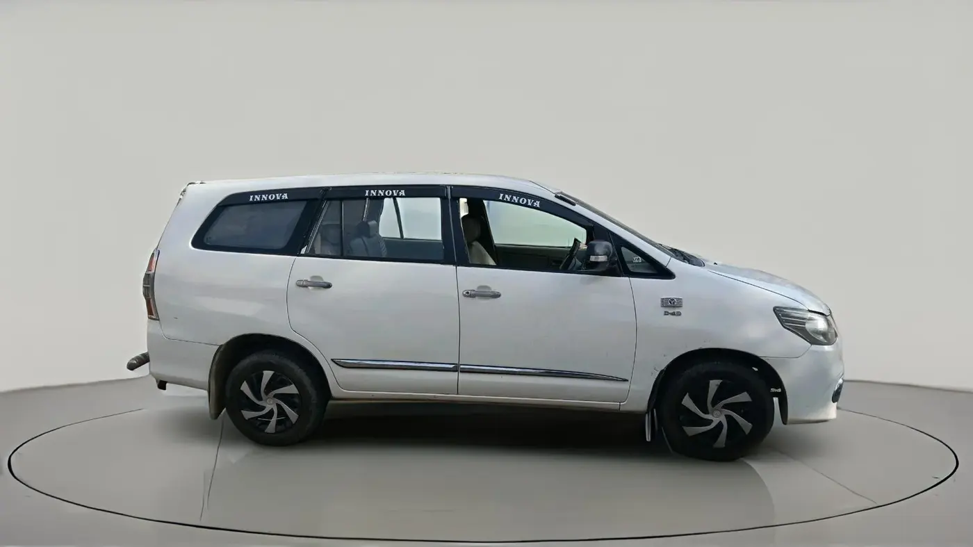 2013 Toyota Innova G1 2.5, Diesel, Manual, 30,933 km, exterior