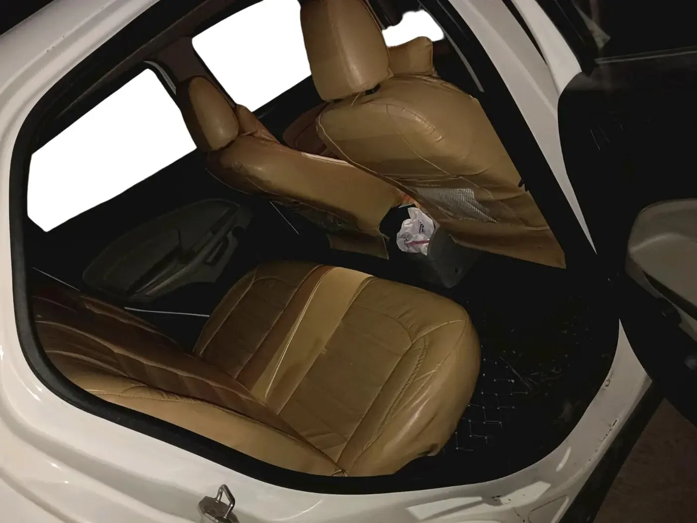 2013 Ford Ecosport AMBIENTE 1.5L DIESEL, Diesel, Manual, 1,66,983 km, interior