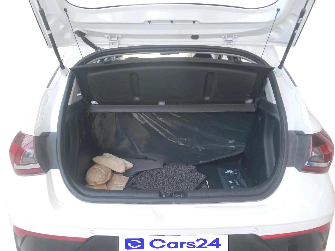 2025 Hyundai NEW I20 SPORTZ 1.2 MT, Petrol, Manual, 6,200 km, exterior