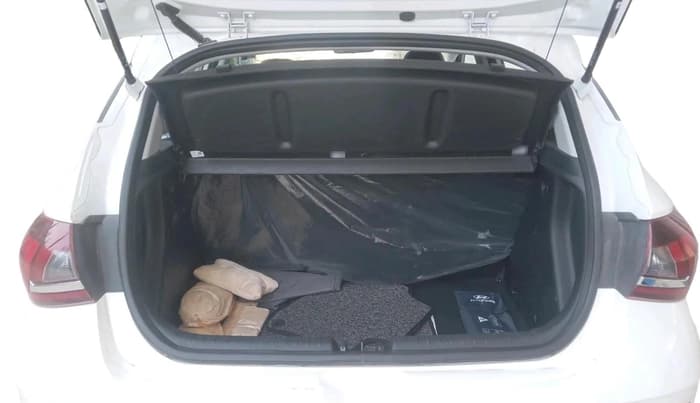 2025 Hyundai NEW I20 SPORTZ 1.2 MT, Petrol, Manual, 4,814 km, exterior