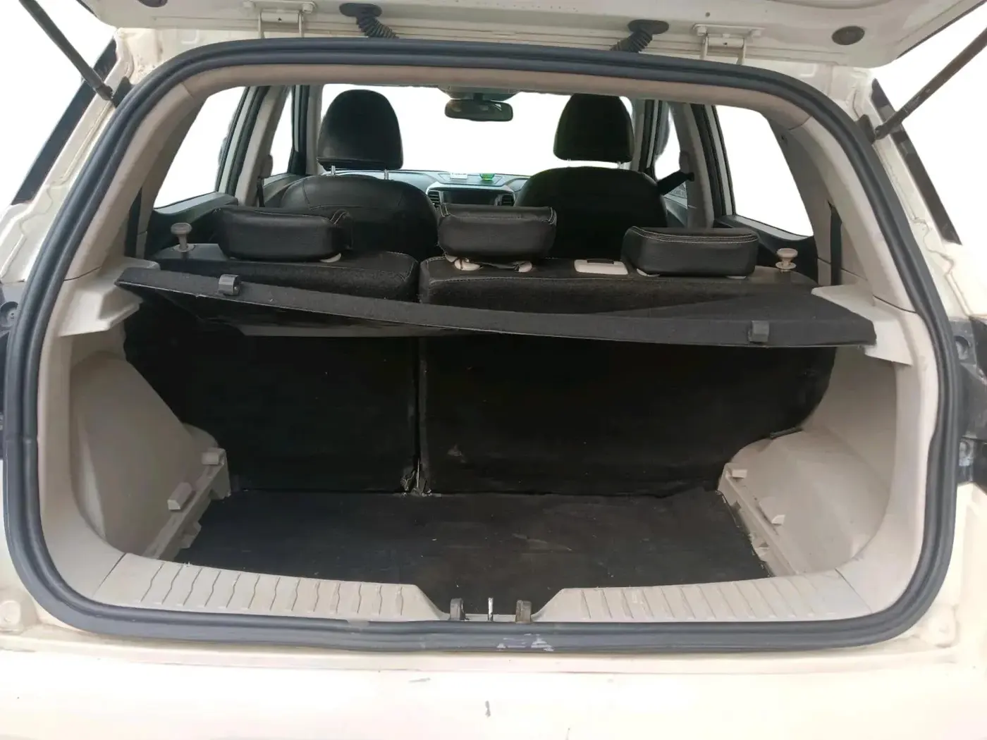 2019 Mahindra XUV300 W8 (O) 1.5 DIESEL, Diesel, Manual, 1,43,574 km, exterior