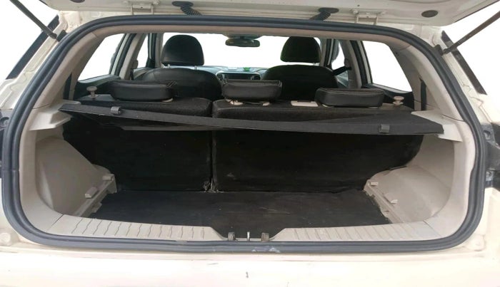 2019 Mahindra XUV300 W8 (O) 1.5 DIESEL, Diesel, Manual, 1,43,574 km, exterior