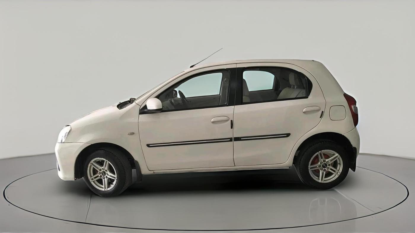 2015 Toyota Etios Liva GD, Diesel, Manual, 86,117 km, exterior