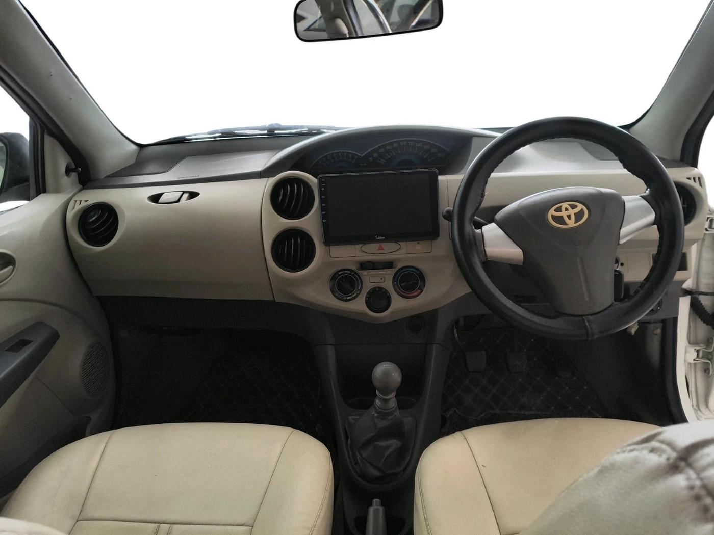 2015 Toyota Etios Liva GD, Diesel, Manual, 86,117 km, interior