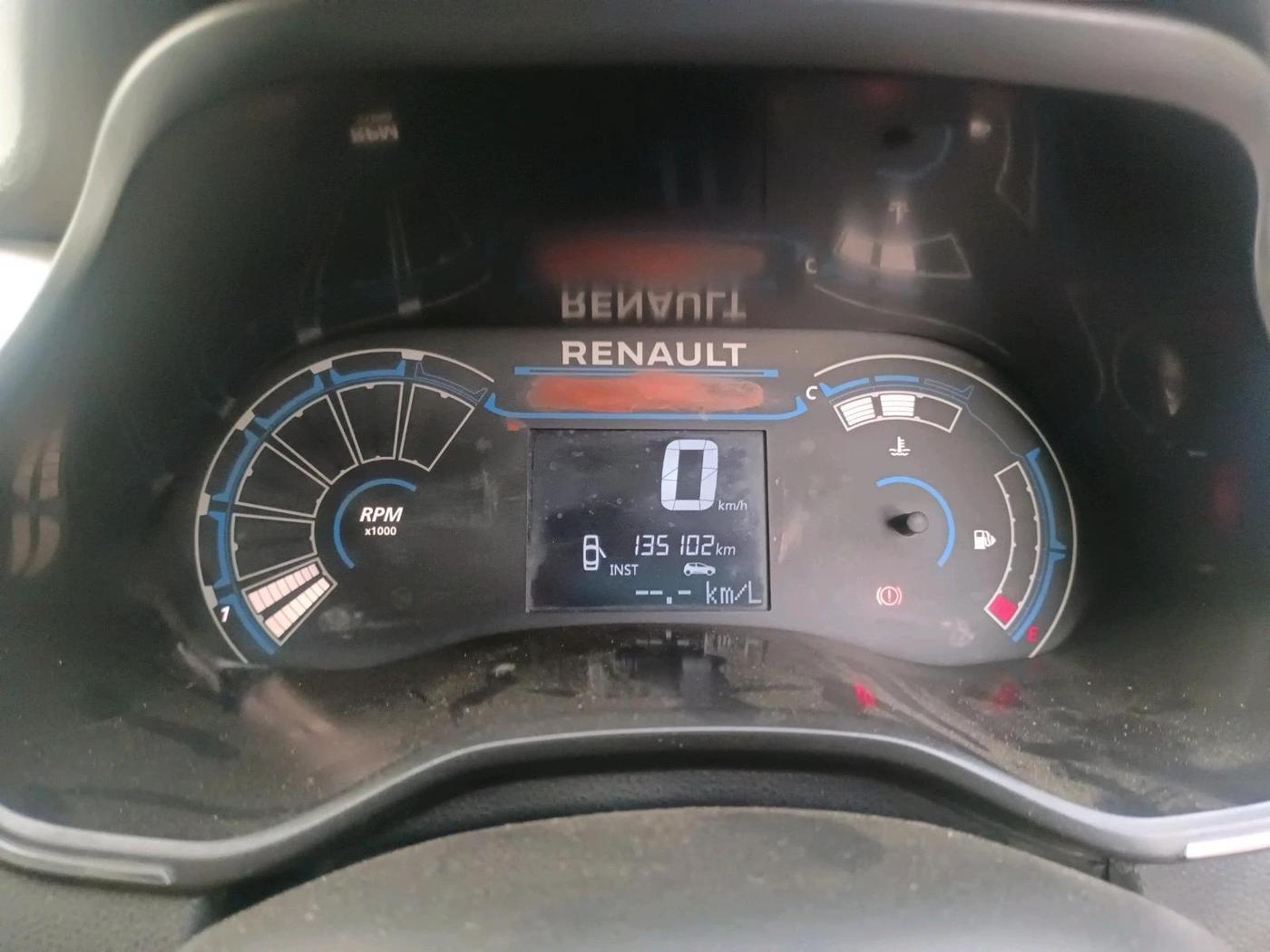 2022 Renault TRIBER RXZ, Petrol, Manual, 1,35,102 km, interior