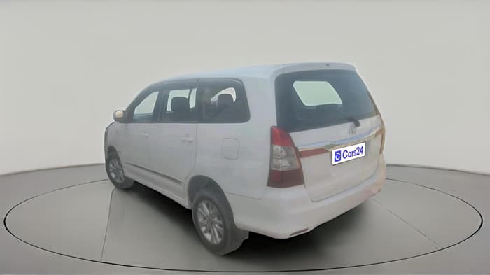 2015 Toyota Innova 2.5 GX 8 STR, Diesel, Manual, 2,63,998 km, exterior