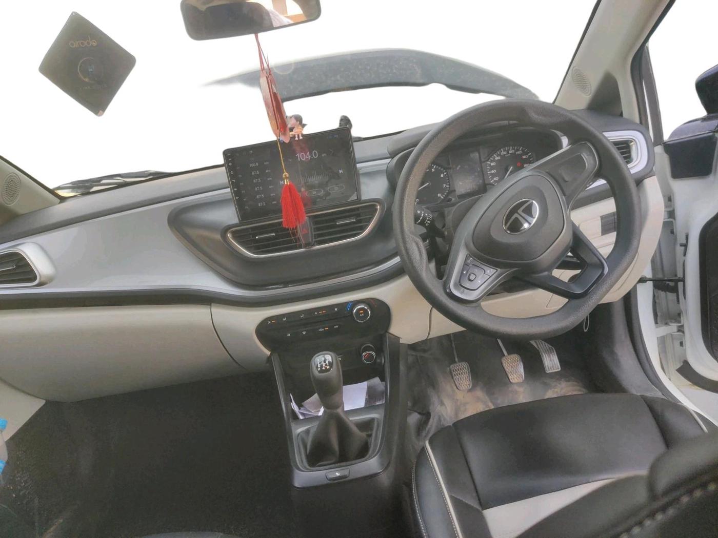 2024 Tata ALTROZ XM PETROL, Petrol, Manual, 27,920 km, interior
