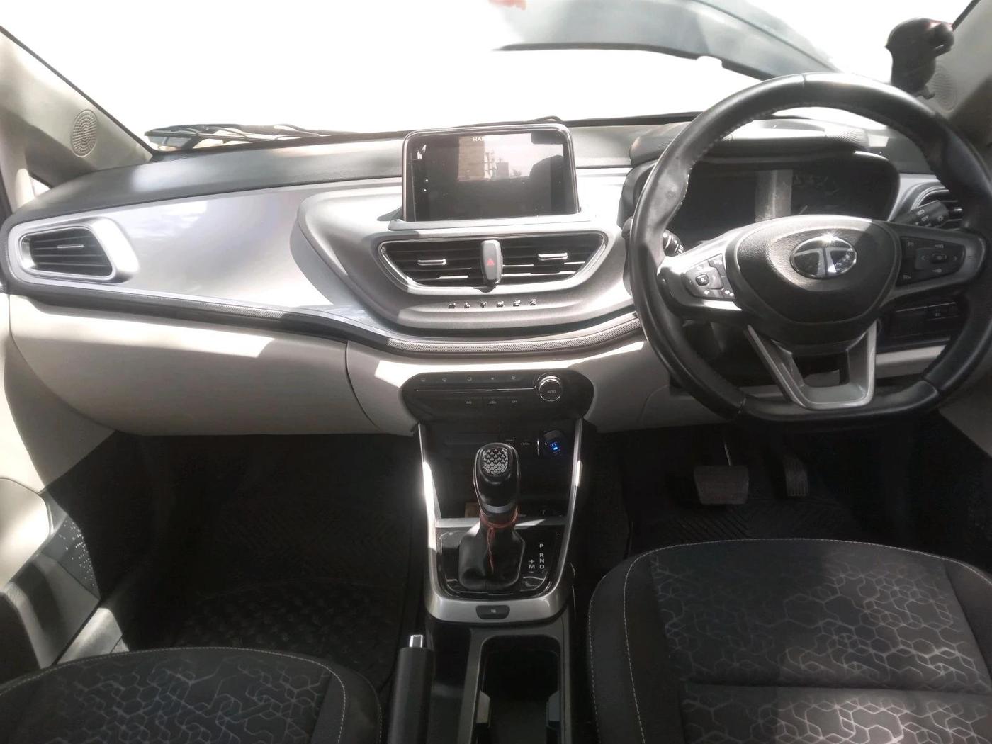2024 Tata ALTROZ XZA, Petrol, Automatic, 24,741 km, interior