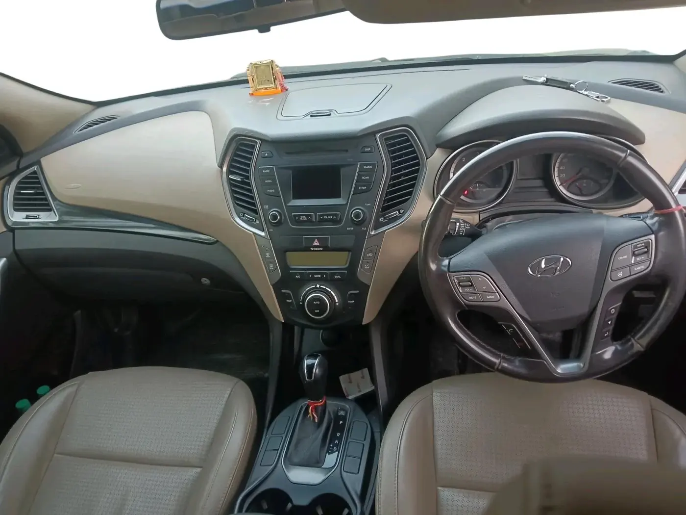 2014 Hyundai Santa Fe 2 WD AT, Diesel, Automatic, 1,18,627 km, interior