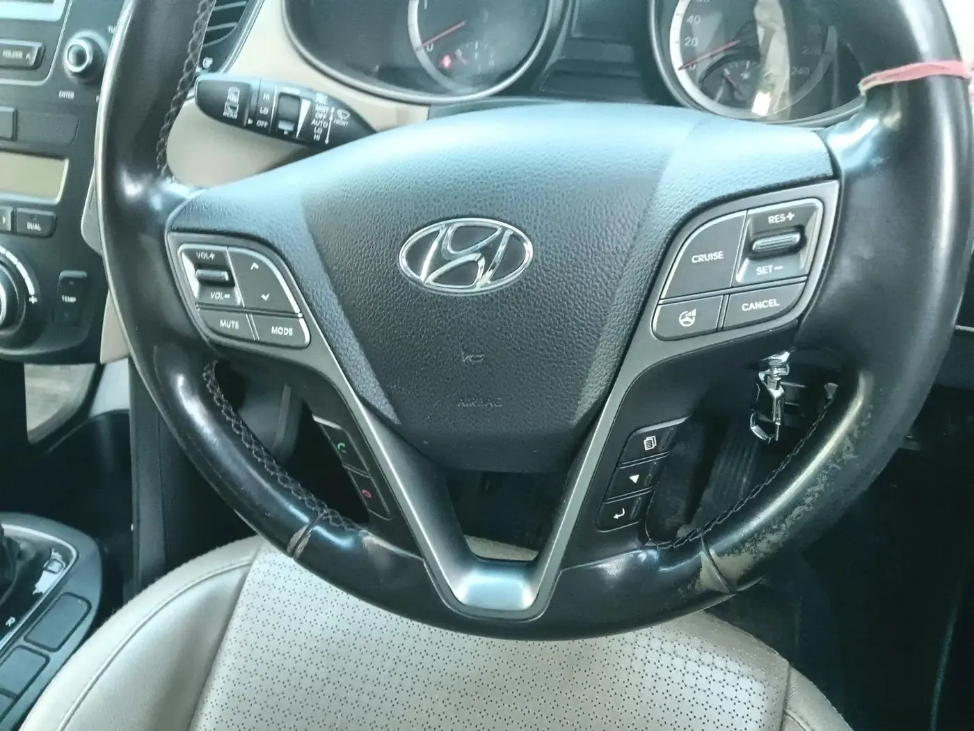 2014 Hyundai Santa Fe 2 WD AT, Diesel, Automatic, 1,18,627 km, interior