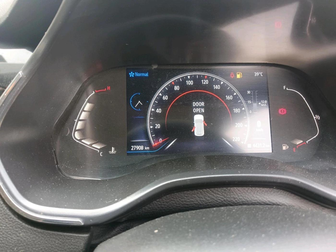2023 Renault Kiger RXZ MT, Petrol, Manual, 28,428 km, interior