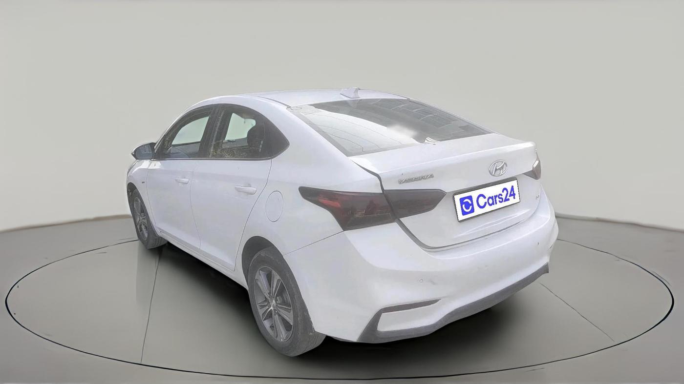 2018 Hyundai Verna 1.6 CRDI SX + AT, Diesel, Automatic, 1,45,553 km, exterior