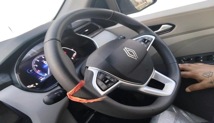 2025 Renault TRIBER Emotion, Petrol, Manual, 2,793 km, interior