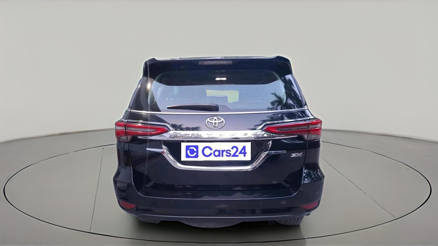 2021 Toyota Fortuner 4X4 AT 2.8 DIESEL, Diesel, Automatic, 2,69,874 km, exterior