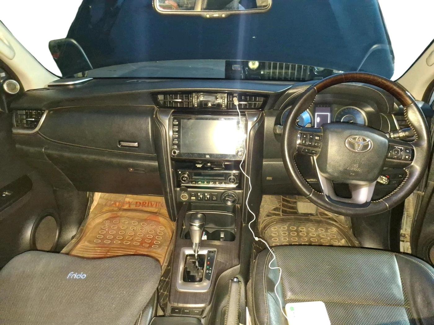 2021 Toyota Fortuner 4X4 AT 2.8 DIESEL, Diesel, Automatic, 2,69,874 km, interior