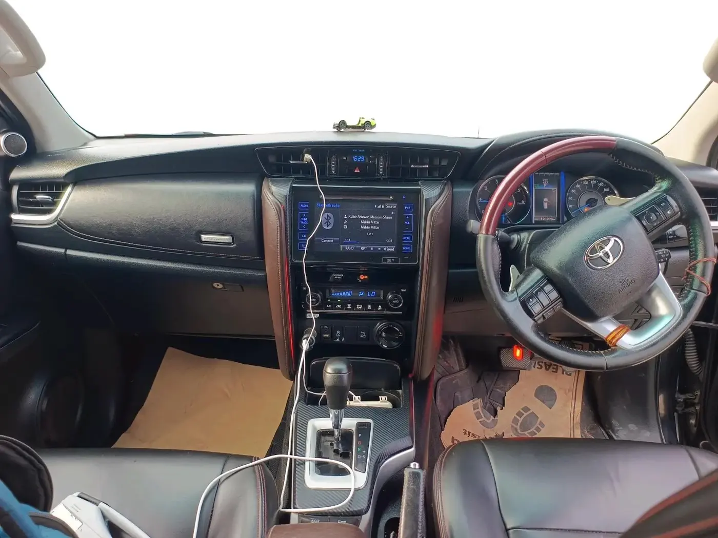 2017 Toyota Fortuner 2.8 4X4 AT, Diesel, Automatic, 1,20,209 km, interior